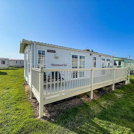 Superb Caravan With Decking Nearby Scratby Beach In Norfolk Ref 50030H Great Yarmouth Exteriér fotografie